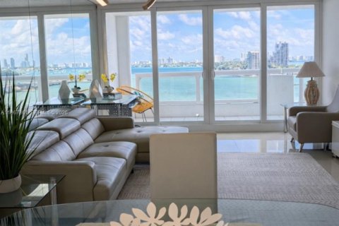 Condominio en alquiler en Miami, Florida, 2 dormitorios, 128.39 m2 № 2081393 - foto 5