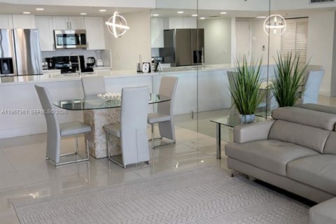 Condominio en alquiler en Miami, Florida, 2 dormitorios, 128.39 m2 № 2081393 - foto 6