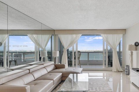 Condominio en alquiler en Miami, Florida, 2 dormitorios, 128.39 m2 № 2081393 - foto 4