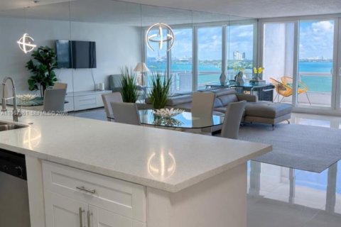 Condominio en alquiler en Miami, Florida, 2 dormitorios, 128.39 m2 № 2081393 - foto 2
