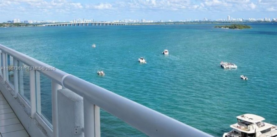 Condominio en Miami, Florida, 2 dormitorios  № 2081393