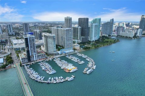 Condominio en alquiler en Miami, Florida, 2 dormitorios, 128.39 m2 № 2081393 - foto 24