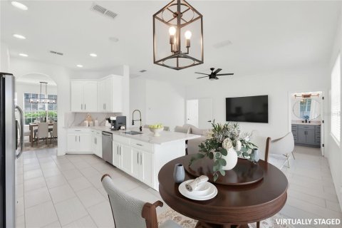House in Sorrento, Florida 5 bedrooms, 262.73 sq.m. № 2391574 - photo 25