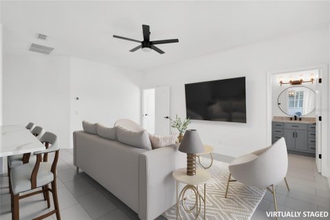 House in Sorrento, Florida 5 bedrooms, 262.73 sq.m. № 2391574 - photo 27