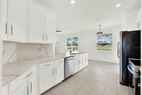 House in Sorrento, Florida 5 bedrooms, 262.73 sq.m. № 2391574 - photo 19