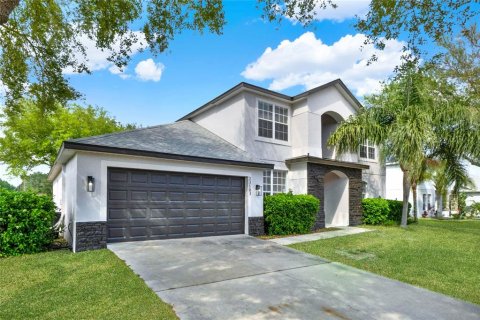 House in Sorrento, Florida 5 bedrooms, 262.73 sq.m. № 2391574 - photo 3
