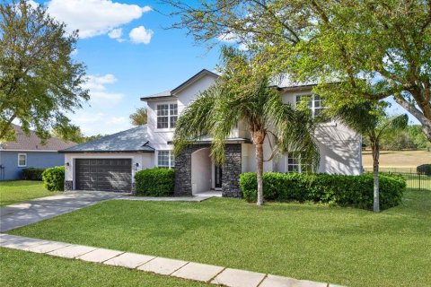 House in Sorrento, Florida 5 bedrooms, 262.73 sq.m. № 2391574 - photo 4