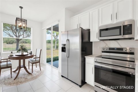 House in Sorrento, Florida 5 bedrooms, 262.73 sq.m. № 2391574 - photo 23