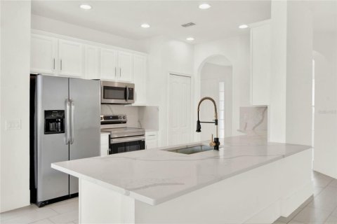 House in Sorrento, Florida 5 bedrooms, 262.73 sq.m. № 2391574 - photo 21
