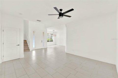 House in Sorrento, Florida 5 bedrooms, 262.73 sq.m. № 2391574 - photo 9