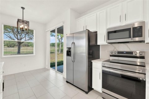 House in Sorrento, Florida 5 bedrooms, 262.73 sq.m. № 2391574 - photo 22