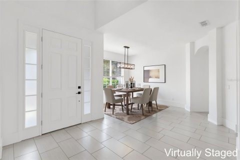 House in Sorrento, Florida 5 bedrooms, 262.73 sq.m. № 2391574 - photo 6