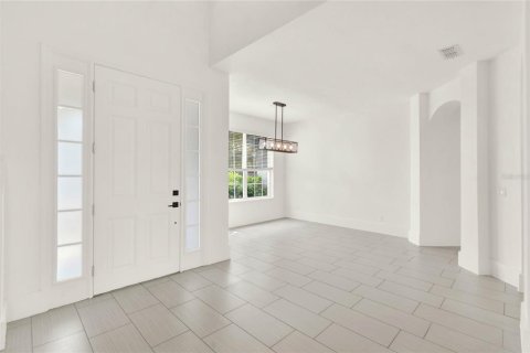 House in Sorrento, Florida 5 bedrooms, 262.73 sq.m. № 2391574 - photo 5