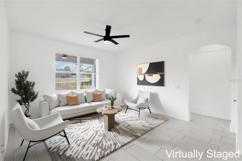 House in Sorrento, Florida 5 bedrooms, 262.73 sq.m. № 2391574 - photo 10