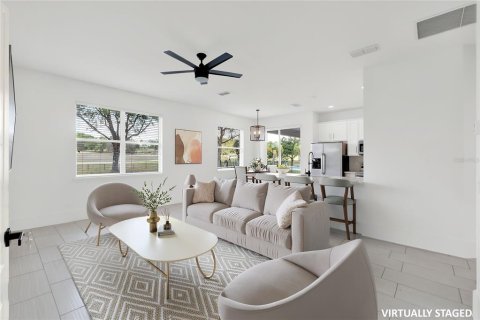 House in Sorrento, Florida 5 bedrooms, 262.73 sq.m. № 2391574 - photo 30