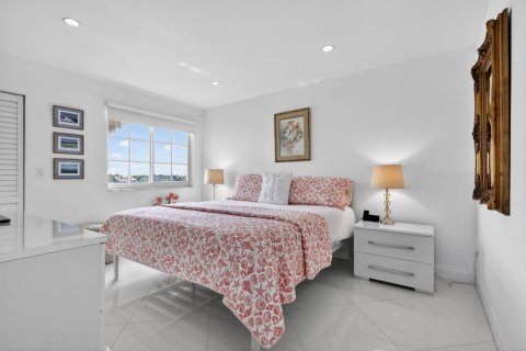 Condo in Hypoluxo, Florida, 3 bedrooms  № 2088406 - photo 13