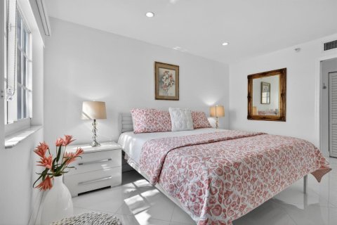 Condo in Hypoluxo, Florida, 3 bedrooms  № 2088406 - photo 14