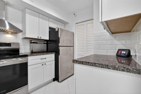 Condo in Hypoluxo, Florida, 3 bedrooms  № 2088406 - photo 18