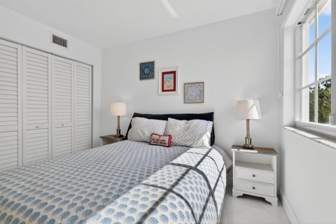 Condo in Hypoluxo, Florida, 3 bedrooms  № 2088406 - photo 21