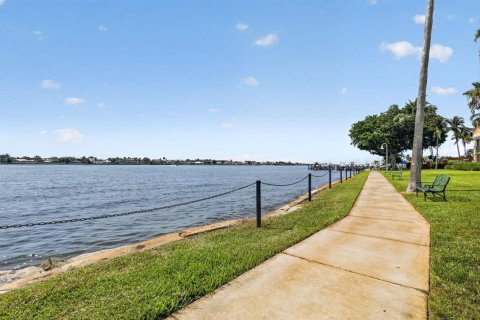 Condo in Hypoluxo, Florida, 3 bedrooms  № 2088406 - photo 27