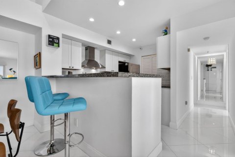 Condo in Hypoluxo, Florida, 3 bedrooms  № 2088406 - photo 16
