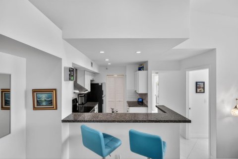 Condo in Hypoluxo, Florida, 3 bedrooms  № 2088406 - photo 15