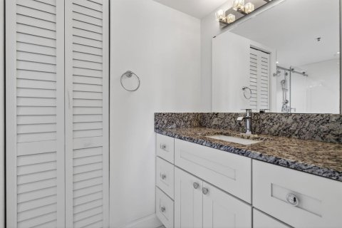 Condo in Hypoluxo, Florida, 3 bedrooms  № 2088406 - photo 24