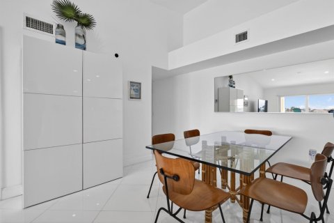 Condo in Hypoluxo, Florida, 3 bedrooms  № 2088406 - photo 2