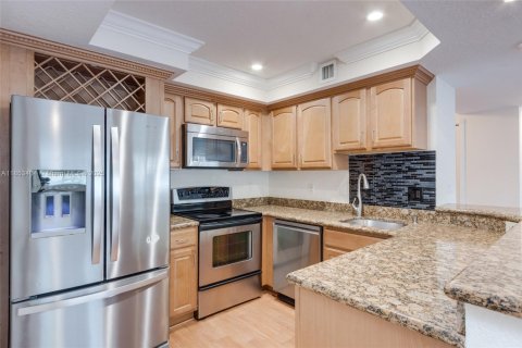 Condo in Fort Lauderdale, Florida, 2 bedrooms  № 1875564 - photo 9