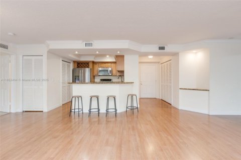 Condo in Fort Lauderdale, Florida, 2 bedrooms  № 1875564 - photo 11