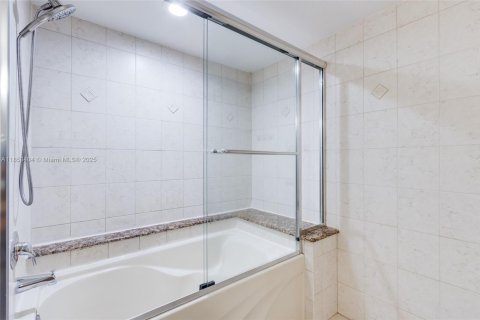 Condo in Fort Lauderdale, Florida, 2 bedrooms  № 1875564 - photo 20
