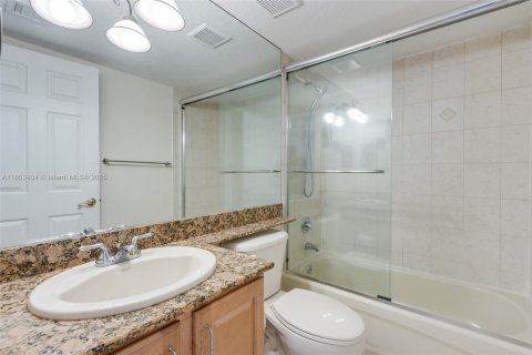 Condo in Fort Lauderdale, Florida, 2 bedrooms  № 1875564 - photo 25