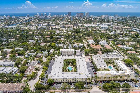Condo in Fort Lauderdale, Florida, 2 bedrooms  № 1875564 - photo 3