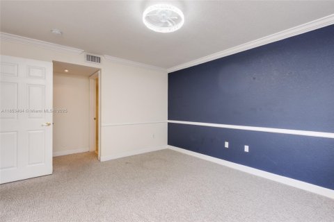 Condo in Fort Lauderdale, Florida, 2 bedrooms  № 1875564 - photo 17