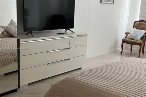 Copropriété à louer à Hollywood, Floride: 2 chambres, 126.35 m2 № 1881463 - photo 4