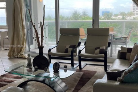 Copropriété à louer à Hollywood, Floride: 2 chambres, 126.35 m2 № 1881463 - photo 5
