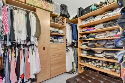 Condo in Sunny Isles Beach, Florida, 3 bedrooms  № 1799293 - photo 19