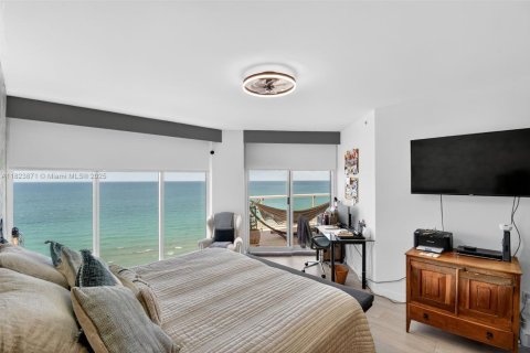 Condo in Sunny Isles Beach, Florida, 3 bedrooms  № 1799293 - photo 14
