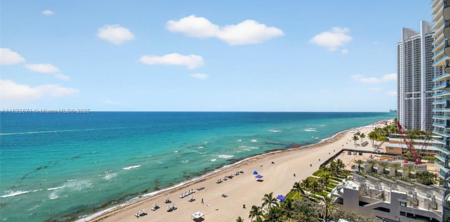 Condo in Sunny Isles Beach, Florida, 3 bedrooms  № 1799293