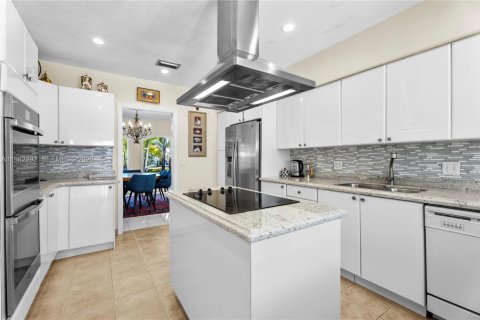 Купить виллу или дом в Норт-Майами, Флорида 4 спальни, 249.63м2, № 2049727 - фото 8