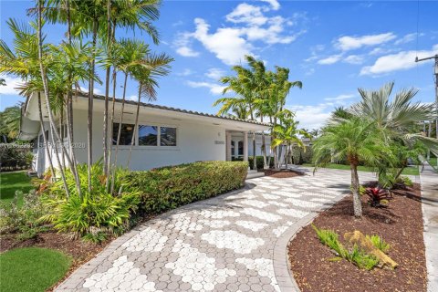 Купить виллу или дом в Норт-Майами, Флорида 4 спальни, 249.63м2, № 2049727 - фото 2