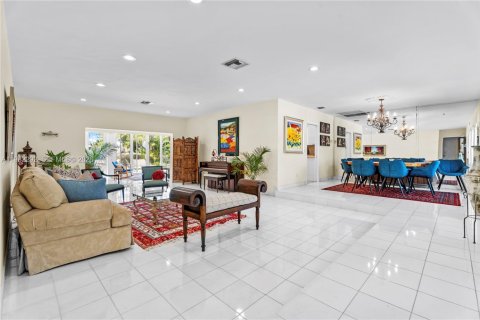 Купить виллу или дом в Норт-Майами, Флорида 4 спальни, 249.63м2, № 2049727 - фото 23
