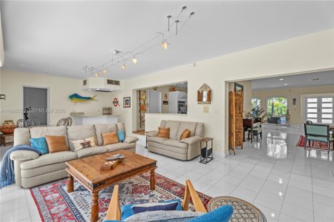Купить виллу или дом в Норт-Майами, Флорида 4 спальни, 249.63м2, № 2049727 - фото 13