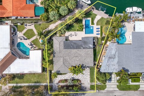 Купить виллу или дом в Норт-Майами, Флорида 4 спальни, 249.63м2, № 2049727 - фото 30