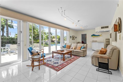 Купить виллу или дом в Норт-Майами, Флорида 4 спальни, 249.63м2, № 2049727 - фото 12