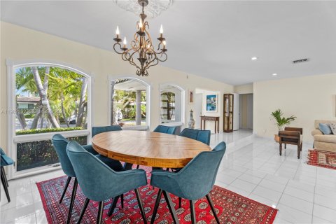 Купить виллу или дом в Норт-Майами, Флорида 4 спальни, 249.63м2, № 2049727 - фото 21