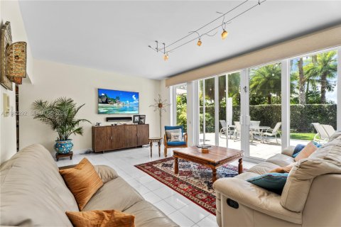 Купить виллу или дом в Норт-Майами, Флорида 4 спальни, 249.63м2, № 2049727 - фото 22