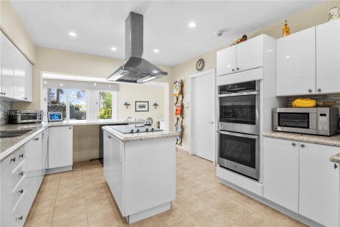 Купить виллу или дом в Норт-Майами, Флорида 4 спальни, 249.63м2, № 2049727 - фото 9