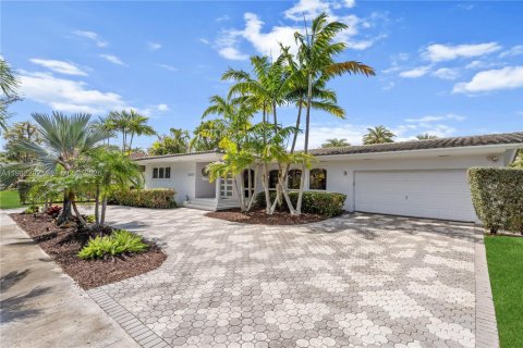 Дом в Норт-Майами, Флорида 4 спальни, 249.63м2 № 2049727