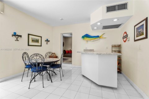 Купить виллу или дом в Норт-Майами, Флорида 4 спальни, 249.63м2, № 2049727 - фото 25